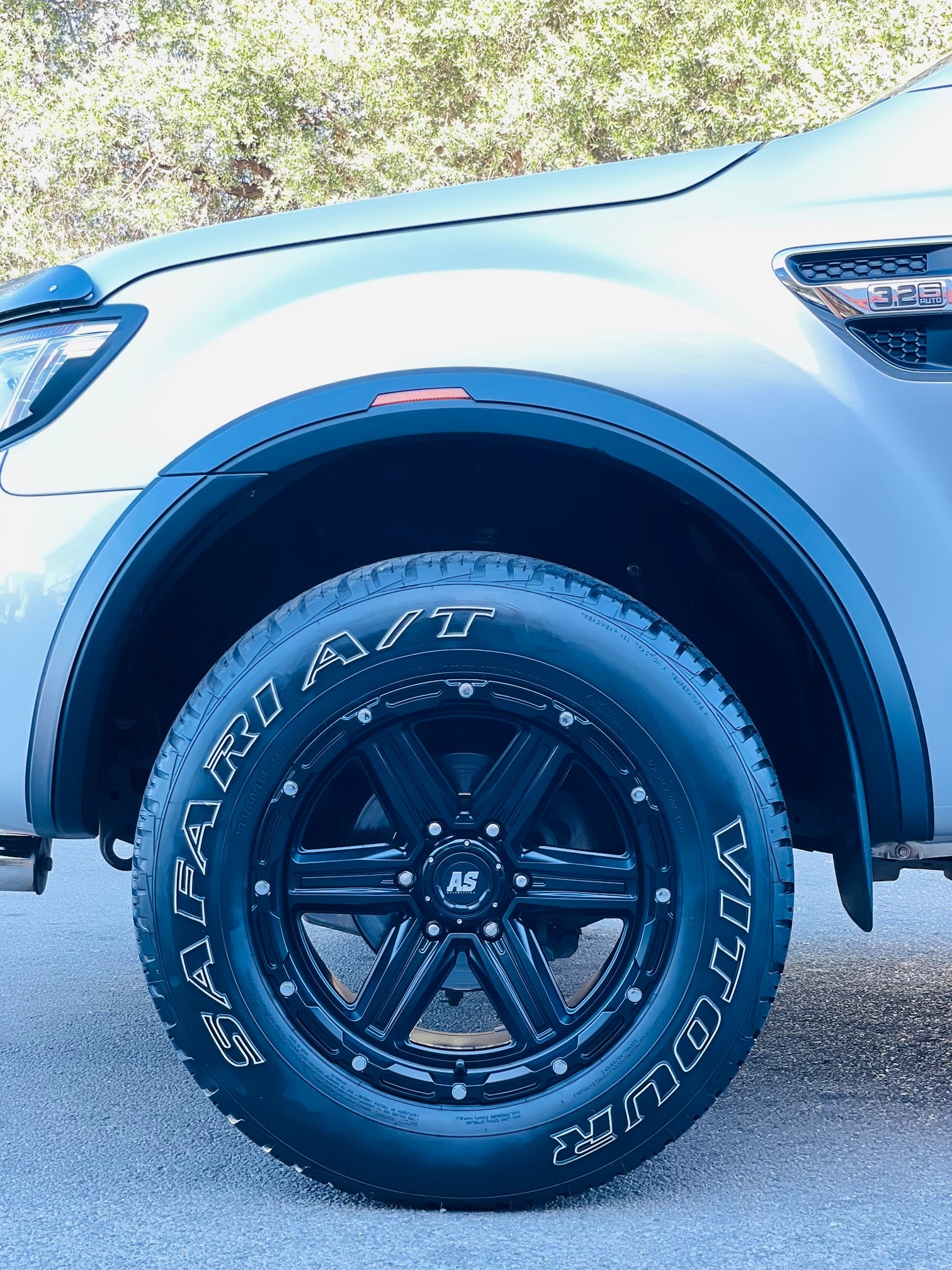 RANGER FX4 style MATT BLACK SLIM WHEEL ARCHES with reflector