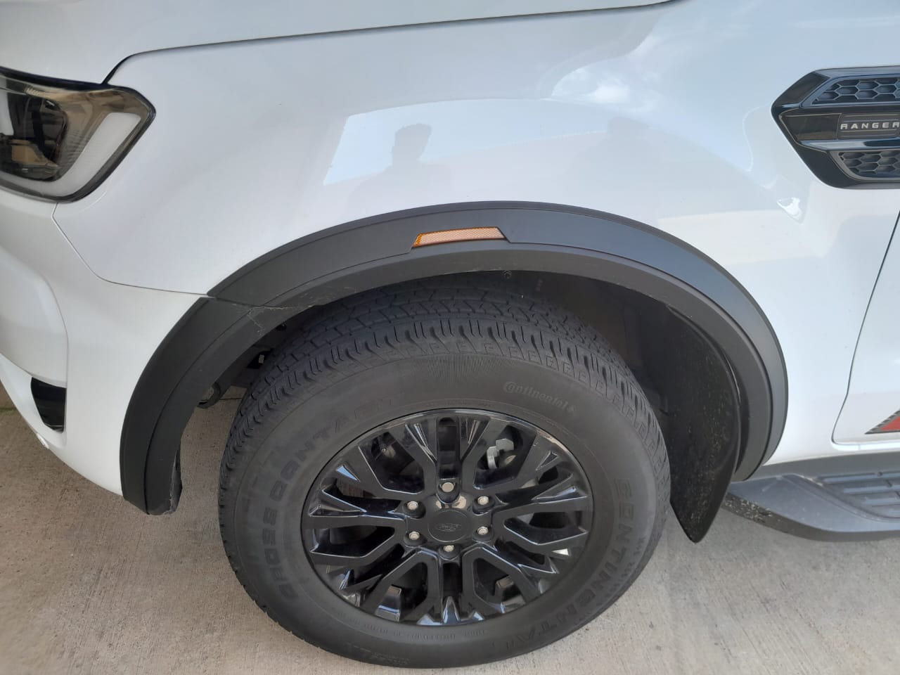 RANGER FX4 style MATT BLACK SLIM WHEEL ARCHES with reflector