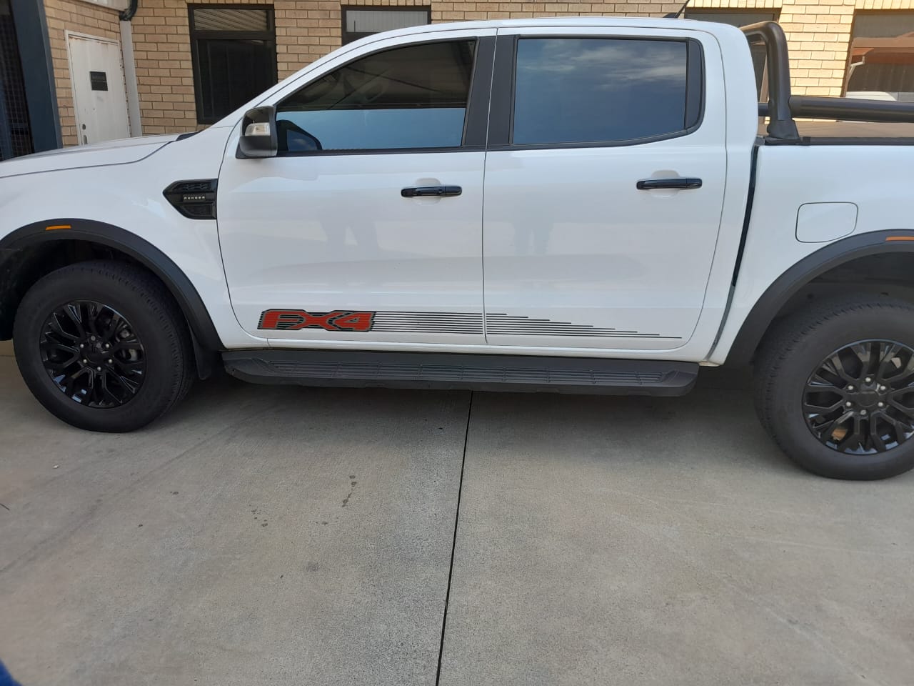 RANGER FX4 style MATT BLACK SLIM WHEEL ARCHES with reflector