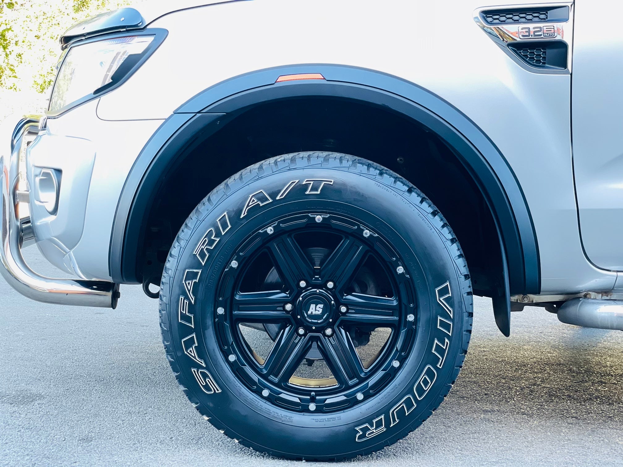 RANGER FX4 style MATT BLACK SLIM WHEEL ARCHES with reflector