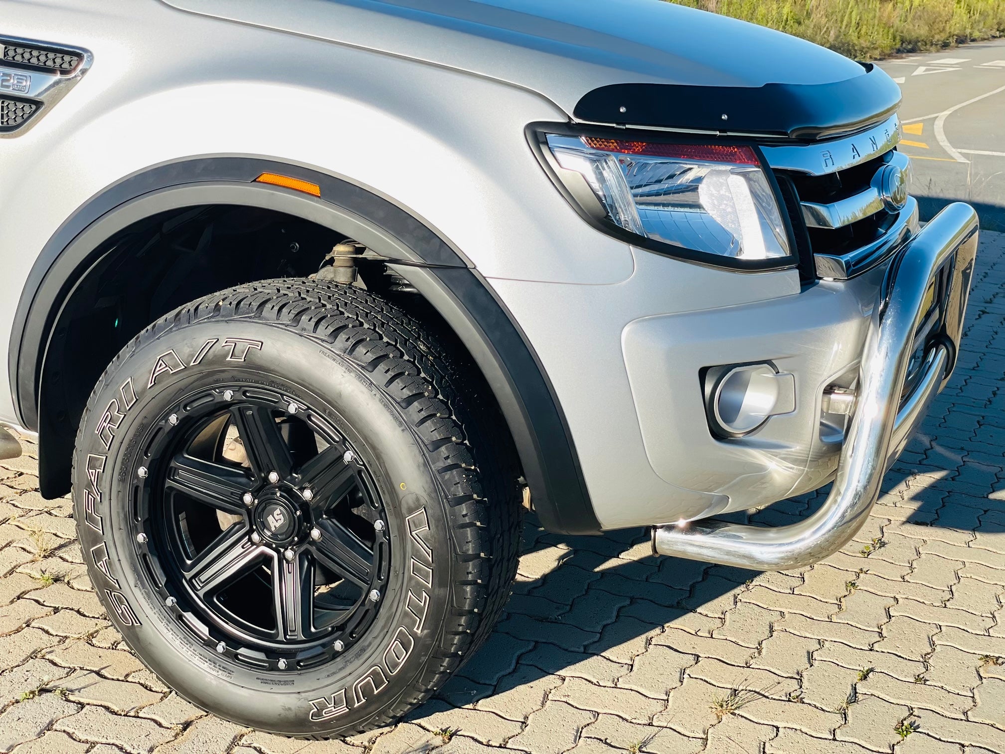 RANGER FX4 style MATT BLACK SLIM WHEEL ARCHES with reflector