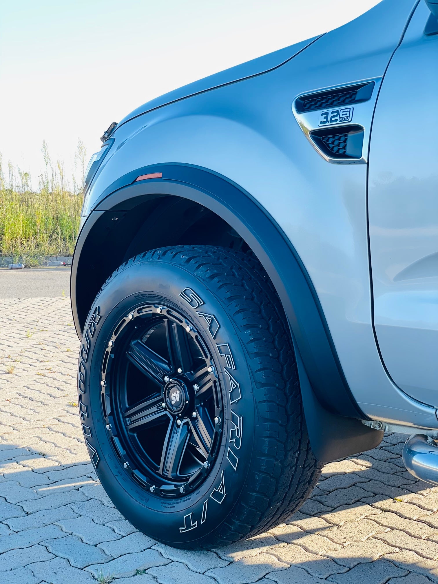 RANGER FX4 style MATT BLACK SLIM WHEEL ARCHES with reflector